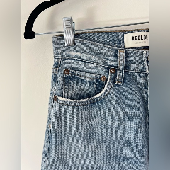 AGOLDE 90s Crop Lightly Distressed Lightwash Organic Jeans In Color Replica - Picture 4 of 12